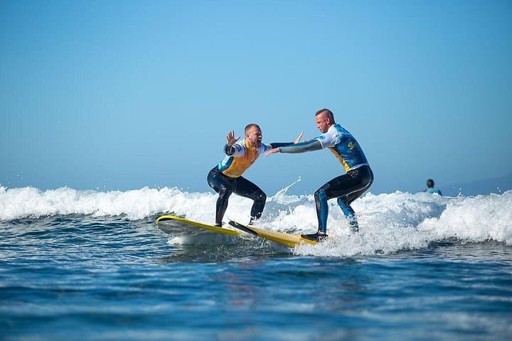 Clases de surf en grupo