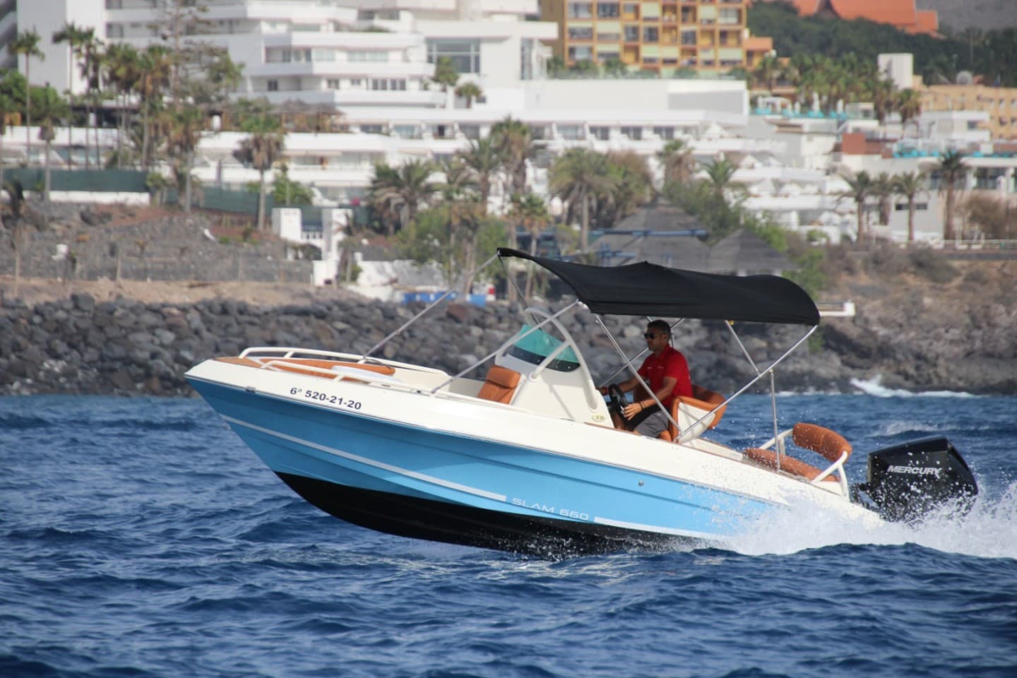 Alquiler barco sin patrón en Puerto Colón (Costa Adeje)