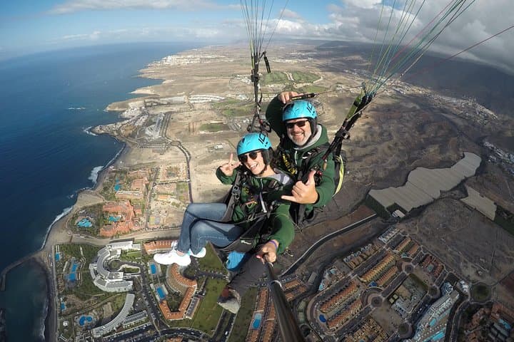 Vuelo en tándem en parapente sobre Costa Adeje con recogida gratuita