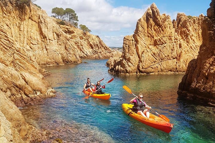 Tour a la Costa Brava con kayak, snorkeling en la laguna y saltos de roca