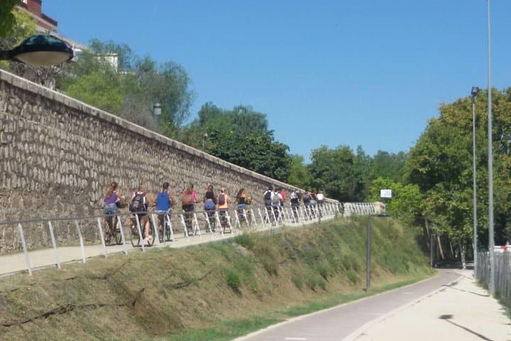 Tour en bicicleta con guía de la ciudad de lo antiguo a lo nuevo.