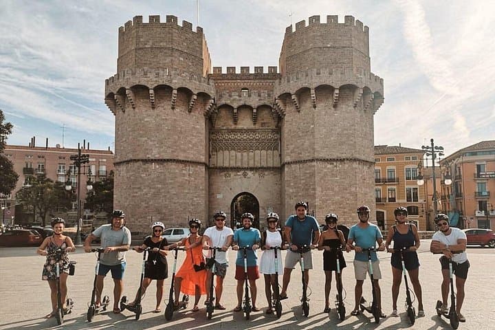 Tour privado en moto eléctrica por Valencia