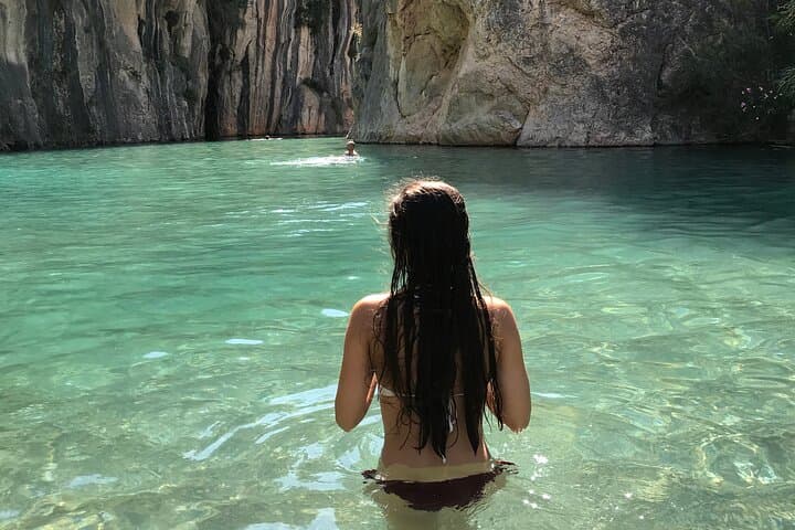 Mountain Hike & Thermal Springs: tour privado de día completo