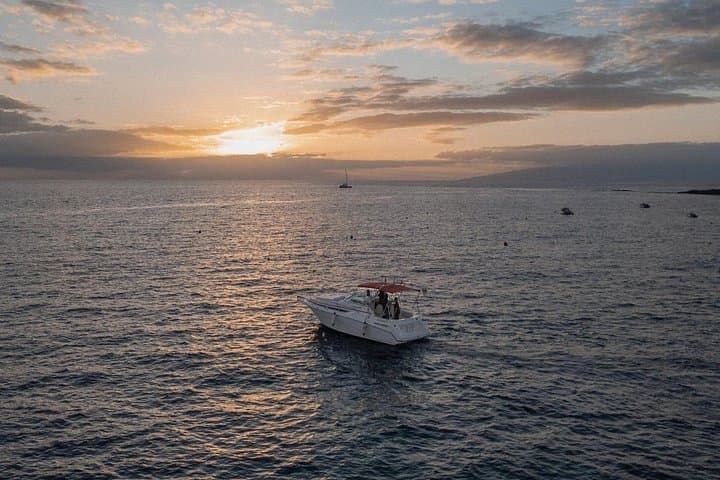Alquiler de barcos privados de lujo al atardecer VIP de 2 horas en Tenerife