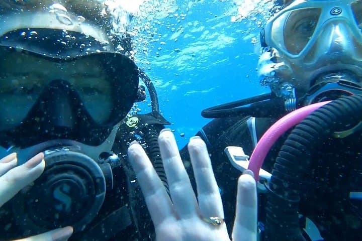 Descubrimiento privado de buceo para principiantes desde un barco