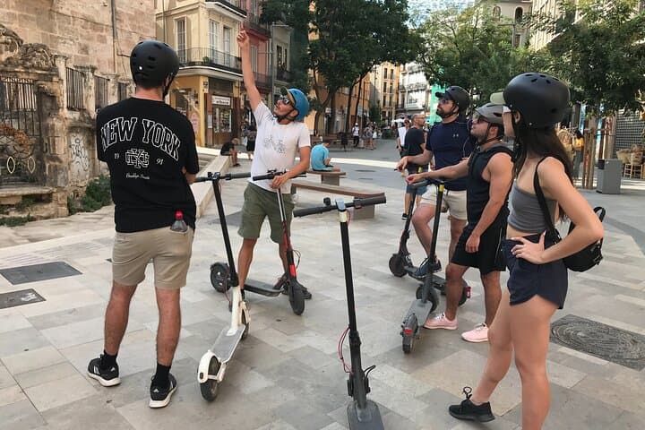 Pasea por Valencia en Scooter eléctrico