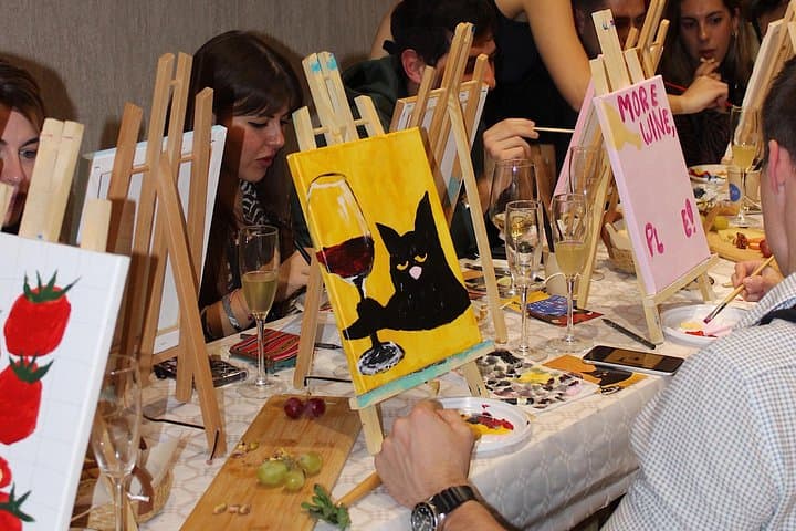 Art Party : Pintura, sorbo y diversión en Alicante