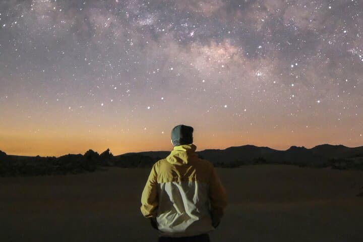 Paseo a pie bajo las estrellas en el Teide guiado por astrónomos