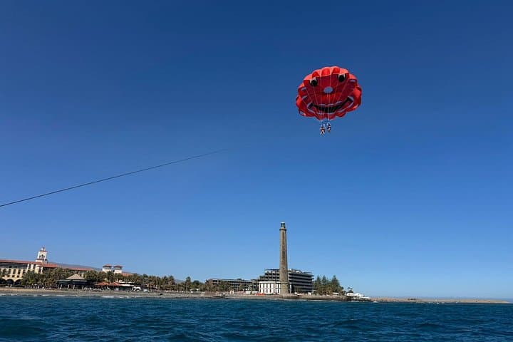 Parasailing sobre las Dunas de Maspalomas