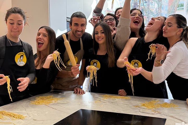 Auténtica Clase de Carbonara en Valencia con un Chef Italiano