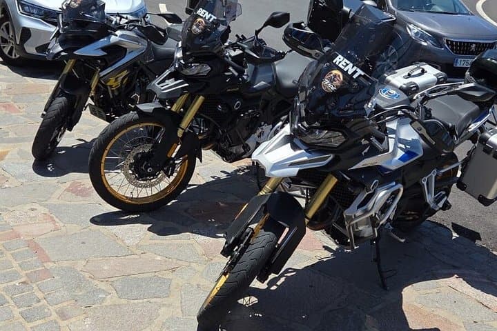 Visita guiada en moto por montañas y bosques
