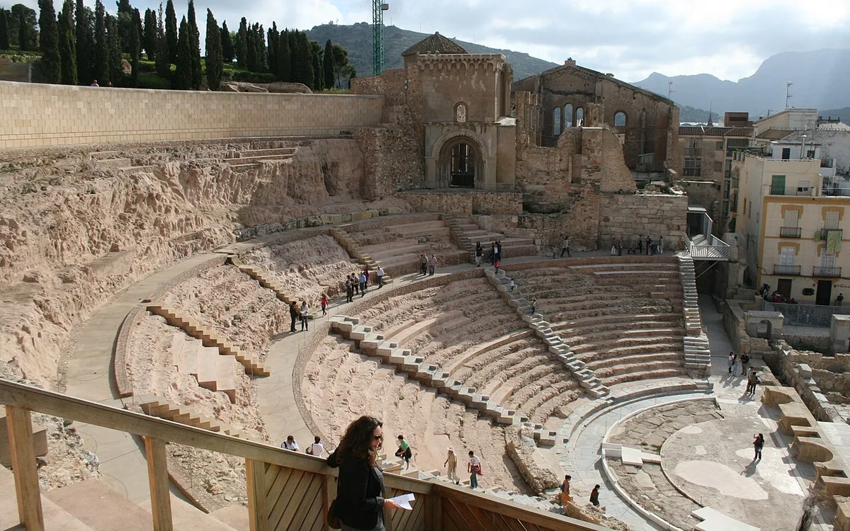 Vista de Teatro Romano Cartagena, imagen complementaria relacionada con Aeropuerto a Cartagena: bus, taxi y consejos