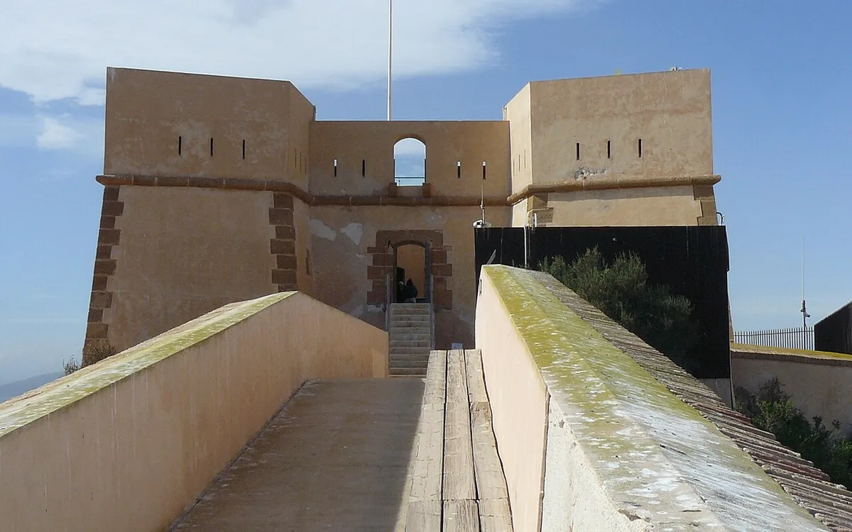 Vista de CSJA Fortress Main building (1), imagen complementaria relacionada con Eventos en Águilas: cómo llegar sin coche