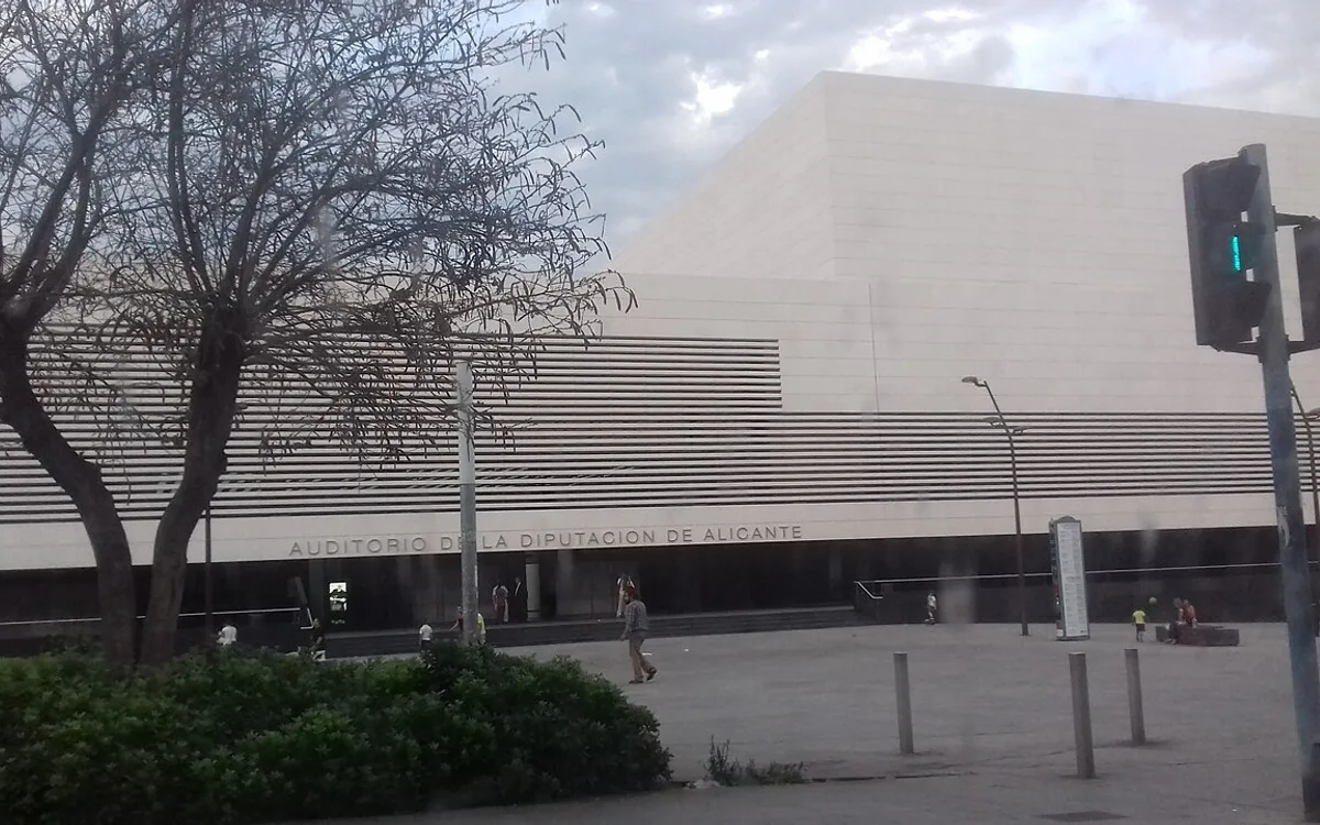 Vista de Auditorio de la Diputación de Alicante, imagen relacionada con Eventos en Alicante: cómo llegar sin coche