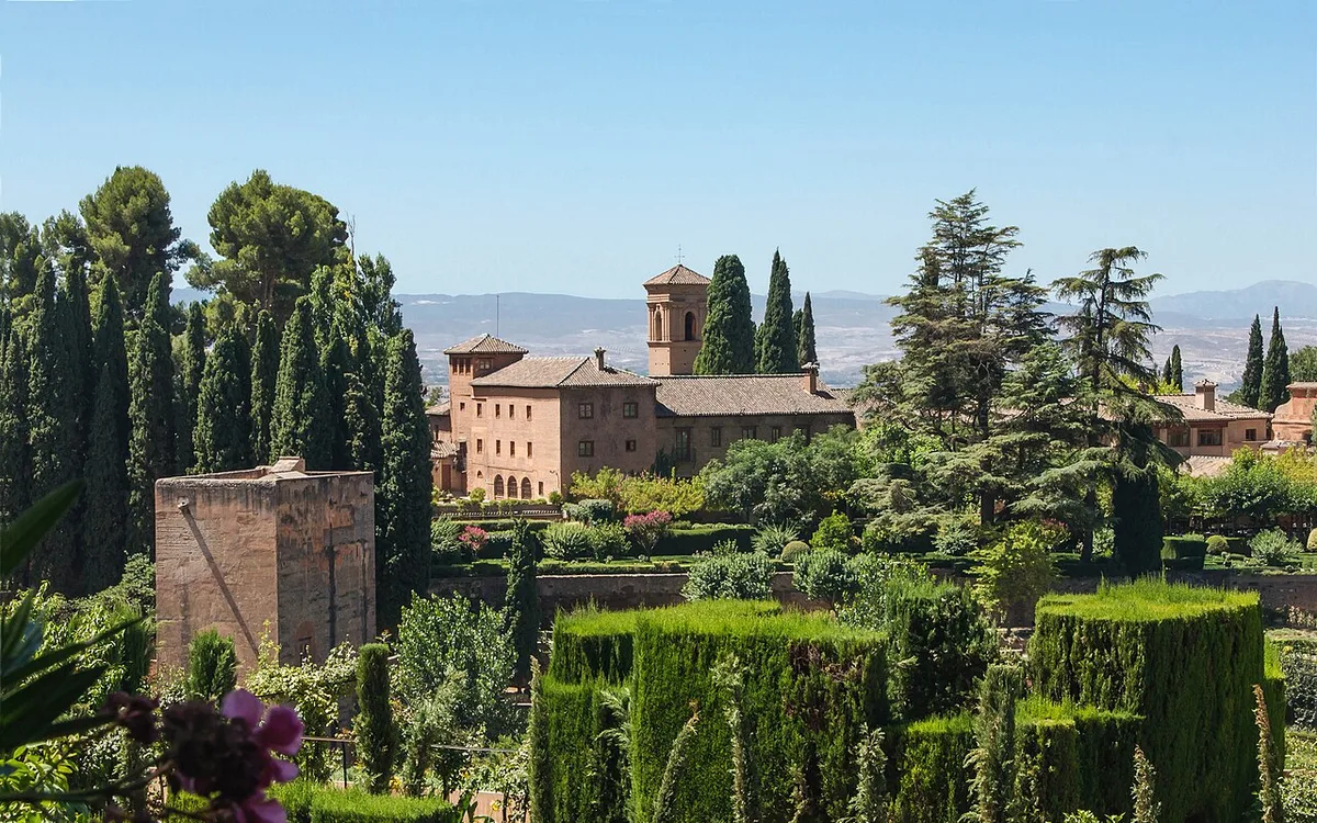 Vista de Parador Alhambra Granada Spain, imagen relacionada con Cómo moverse por Granada en transporte público