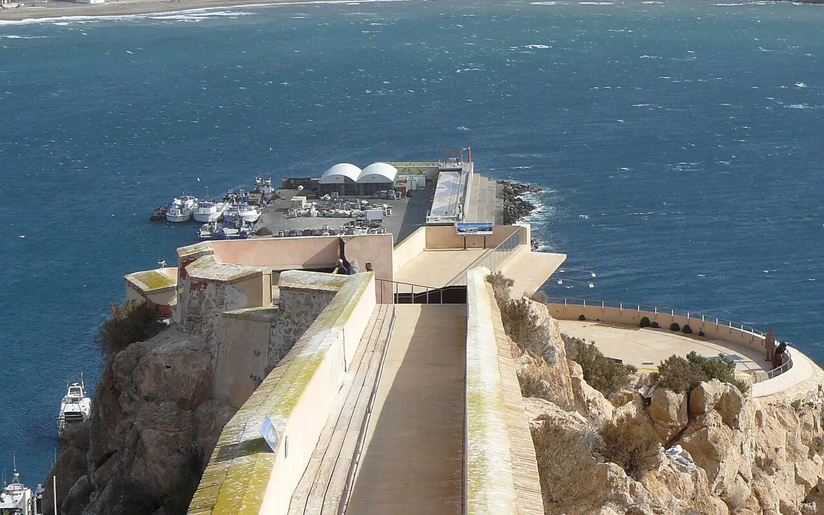 Vista del Castillo de San Juan de las Águilas en Águilas