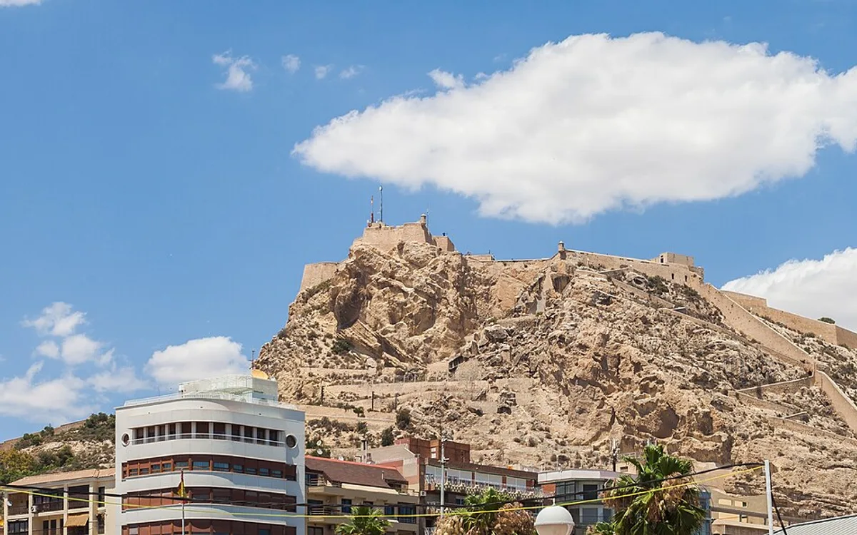 Vista de Castillo de Santa Bárbara, Alicante, España, 2014-07-04, DD 31, imagen relacionada con Qué ver en Alicante y cómo moverte