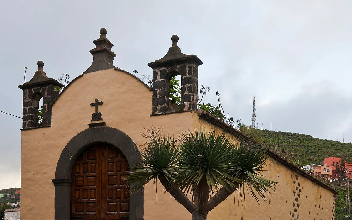 Vista de Ermita de San Miguel, San Cristóbal de La Laguna, Tenerife, España, 2012-12-15, DD 01, imagen complementaria relacionada con Qué ver en San Cristóbal de La Laguna y cómo moverte