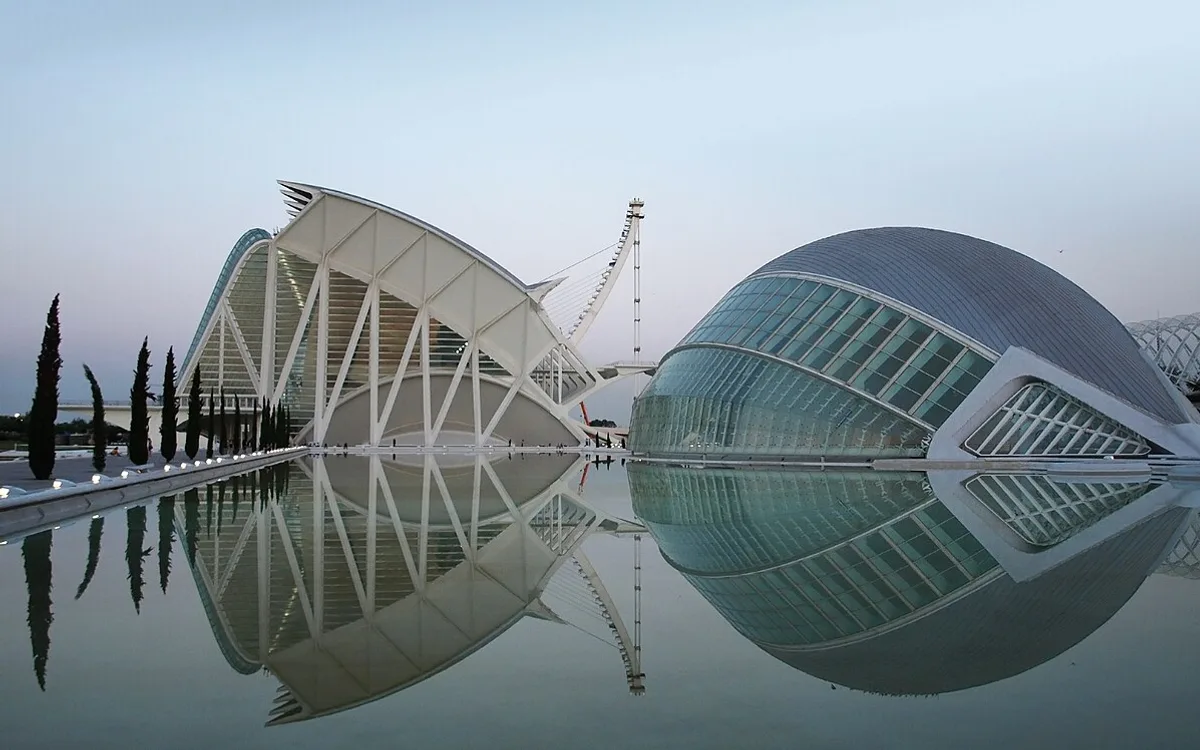 Vista de Ciudad de las Artes y las Ciencias1-edit, imagen complementaria relacionada con Qué ver en Valencia y cómo moverte