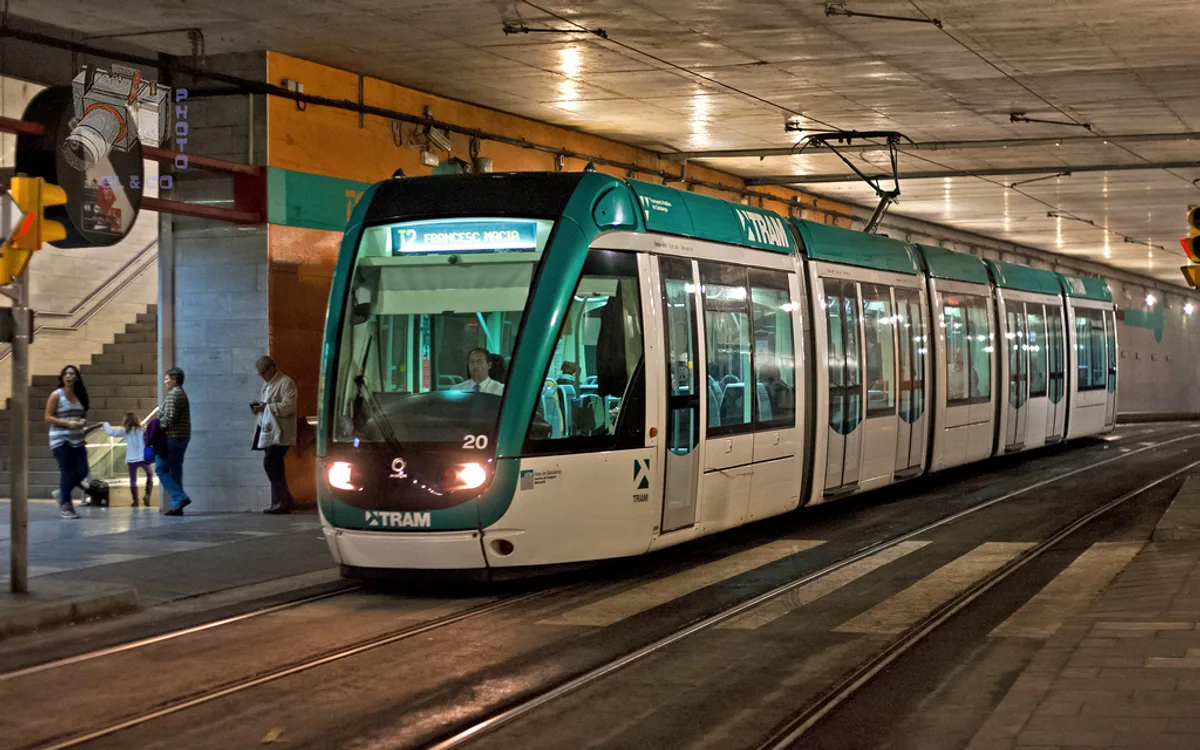 Tranvía Trambaix en Cornellà de Llobregat, área de Barcelona